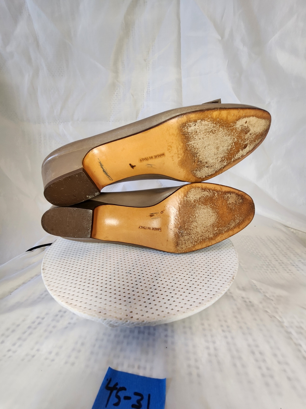 SALVATORE FERRAGAMO TAUPE BIEGE WOMEN VARA SHOES SIZE 10 C - Picture 7 of 10